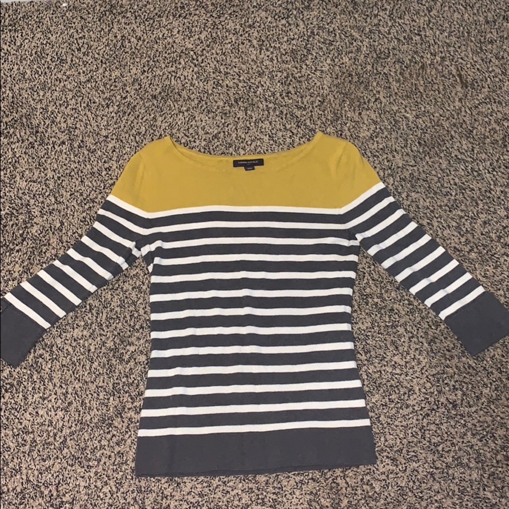 A shirt with gray and white lines with yellow